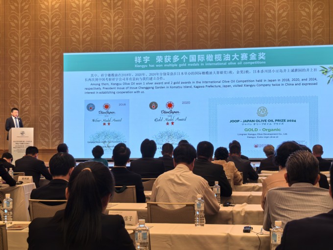 6月18日，由中國(guó)甘肅省人民政府主辦、中國(guó)國(guó)際貿(mào)易促進(jìn)委員會(huì)甘肅省委員會(huì)承辦的“..